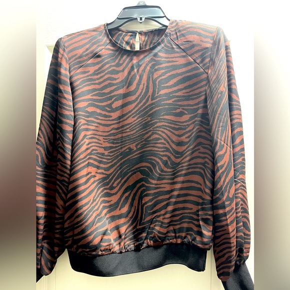 Small, Express brand leopard blouse. - Picture 1 of 3